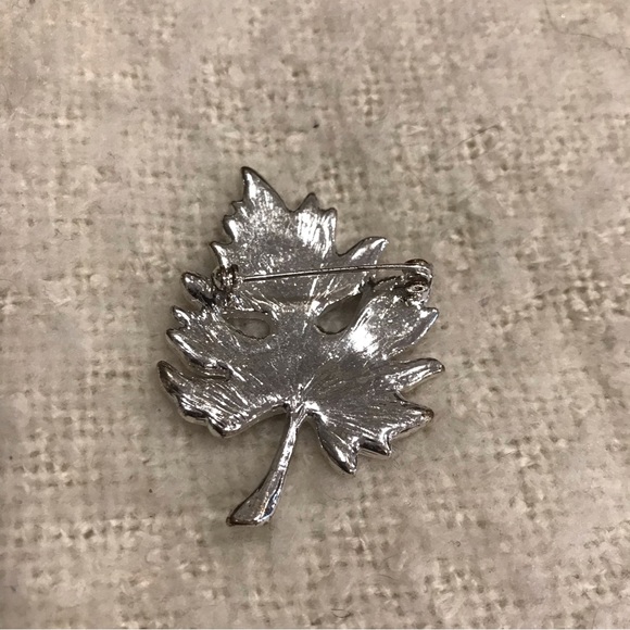 Fall leaf brooch - Picture 3 of 3